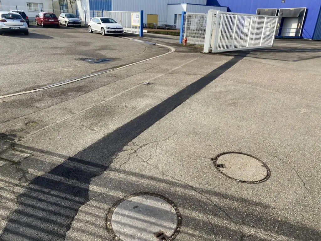 Tranchée en enrobé d'une entreprise à Strasbourg CLK 