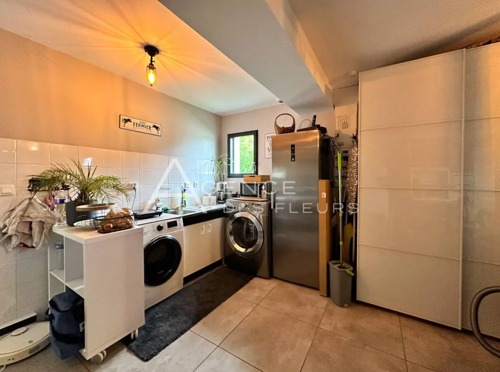 Magnifique plain-pied contemporain sur 832 m² de terrain clos.