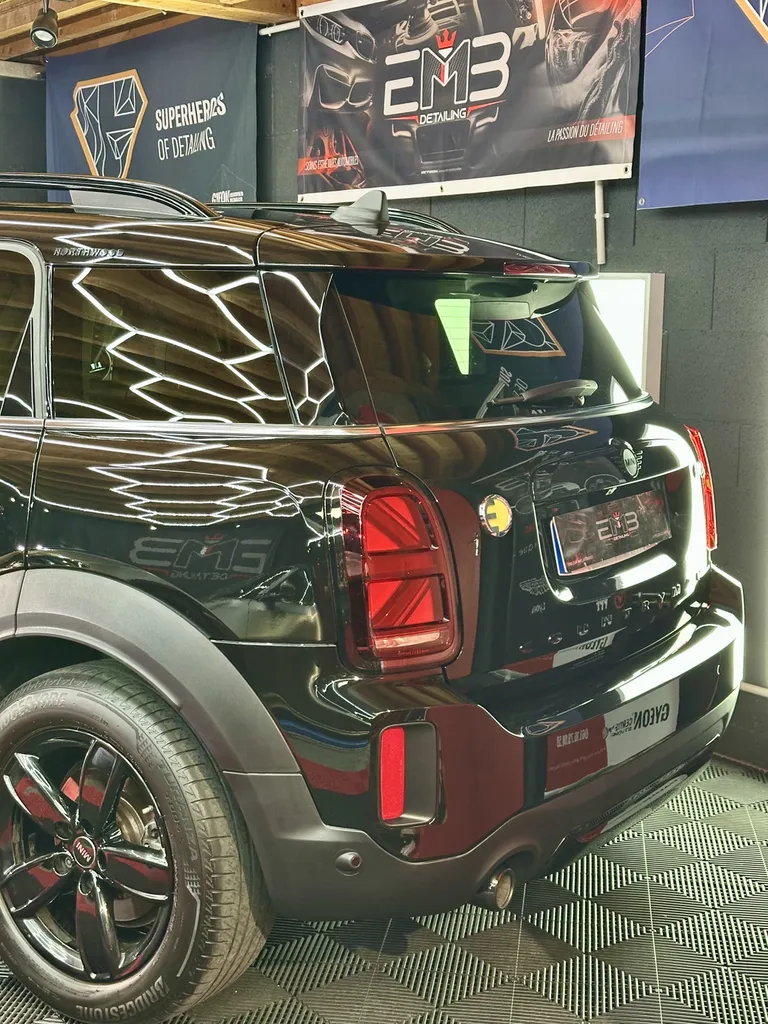 Traitement céramique & polissage multi-étapes sur Mini Countryman – EMB Detailing, spécialiste à Vaugneray (Lyon Ouest)
