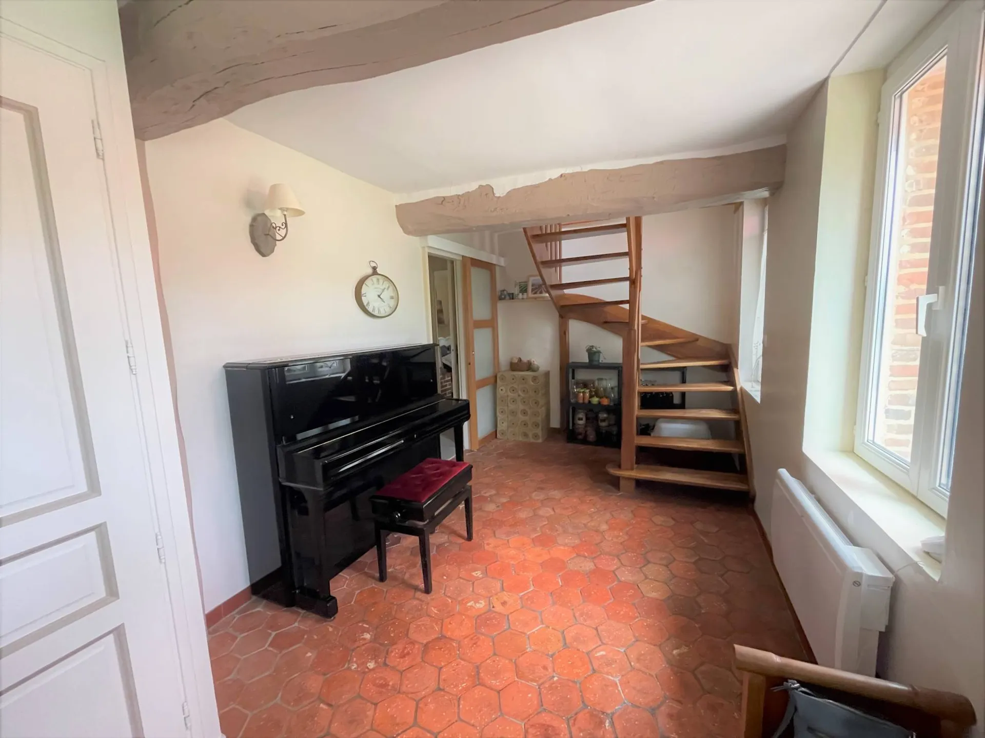 située sur la Côte d'Albâtre, à seulement 5 minutes des plages et à proximité des charmantes stations balnéaires des Petites et Grandes Dalles