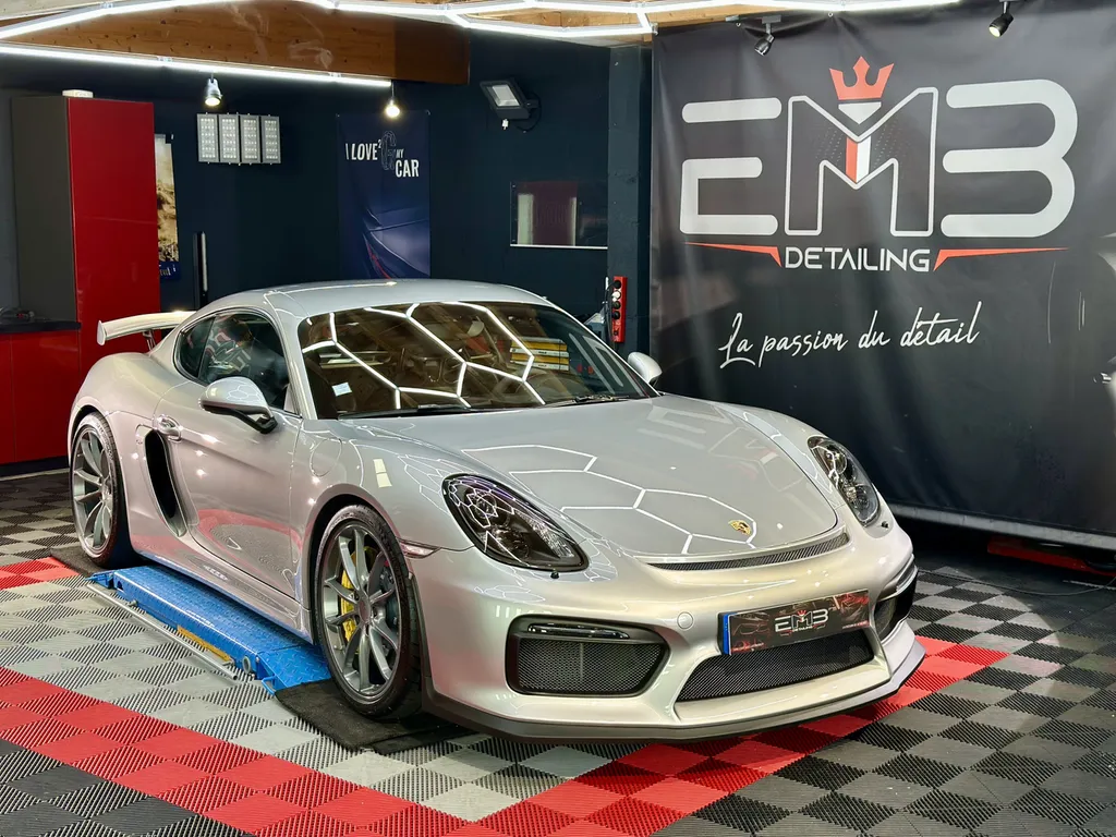 Protection carrosserie sur Limonest spécialiste porsche GT4