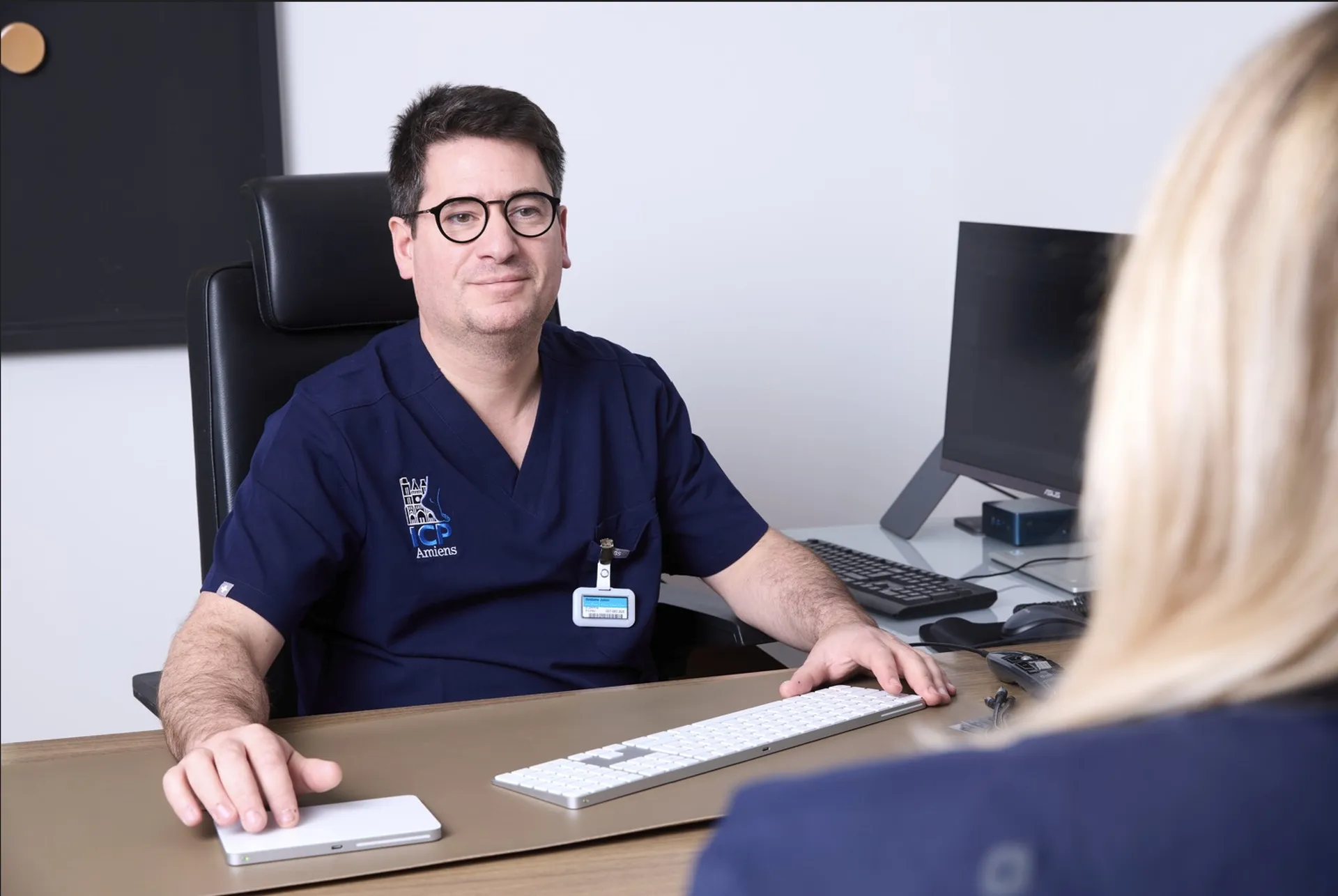 Dr Julien Beldame, Fondateur de l'Institut de la cheville et du pied à Amiens, consulte à l'ICP Paris