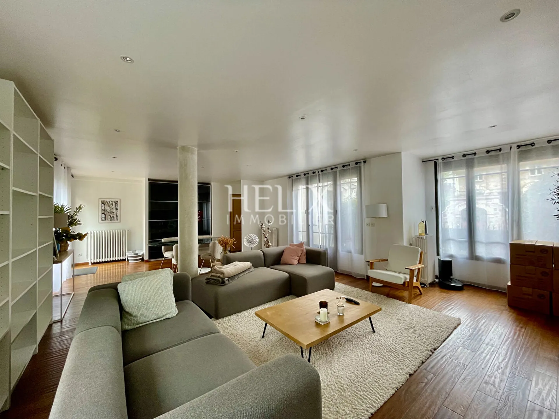 Location réalisée par l'agence HELIX Immobilier du Vesinet, Une charmante maison de 6 pièces principales en plein coeur du centre ville du Vésinet