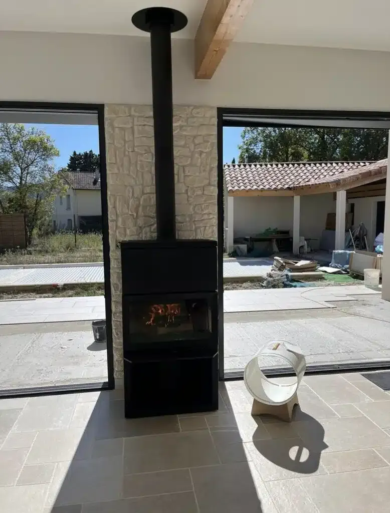 Pose d’un poêle à bois Jotul F620 HT à Rompon (07)
