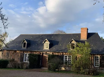 A vendre dans le PAYS D'AUGE (CALVADOS)  : PROPRIETE DE 31 HA avec MAISONS EN COLOMBAGES