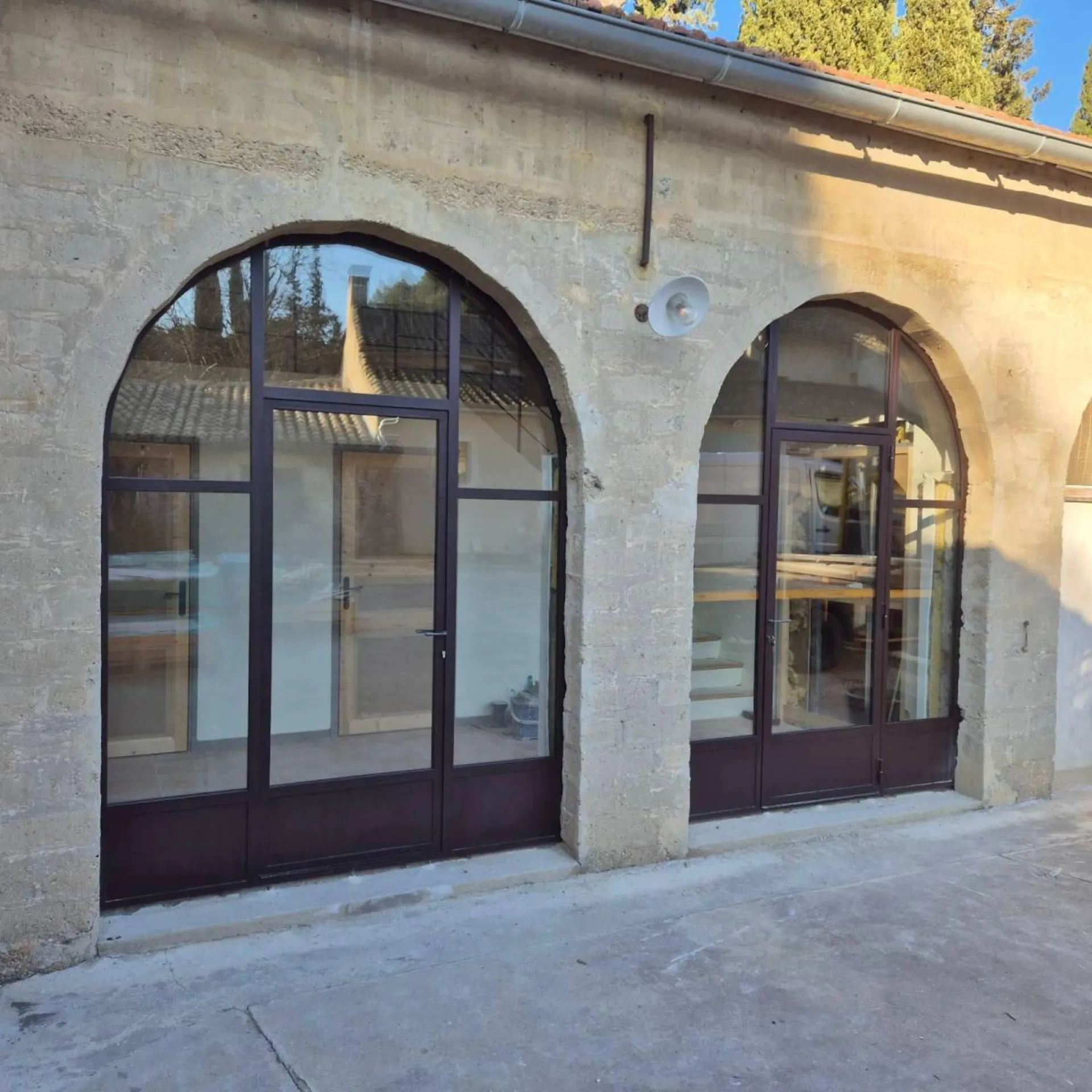 Thermolaquage pour fenêtres et baies vitrées en fer à Istres