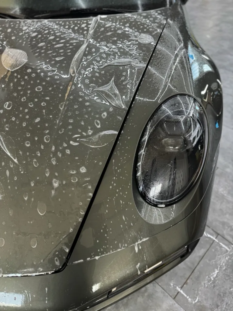 Pose d'un film PPF partiel bloc avant Porsche 992 Turbo S près de Monaco