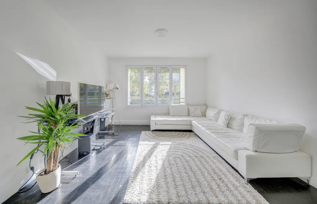 Bel appartement familial de 97,28  M² à Saint-Germain-en-Laye, lumineux, avec quatre chambres et parking, dans une résidence de standing avec gardien