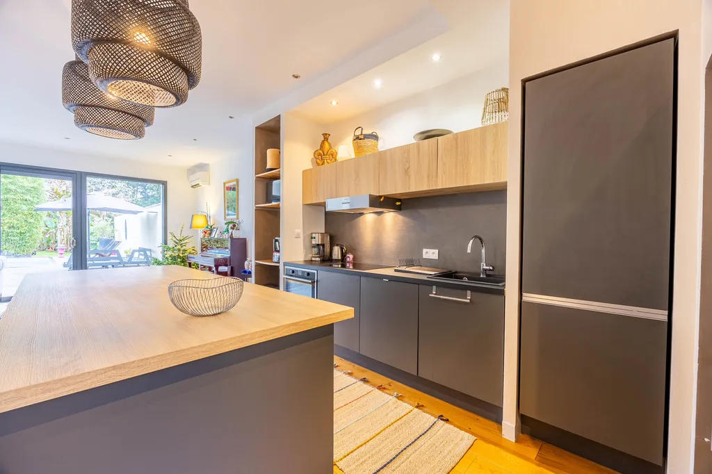 Belle maison contemporaine avec stationnement et piscine, Le Bouscat