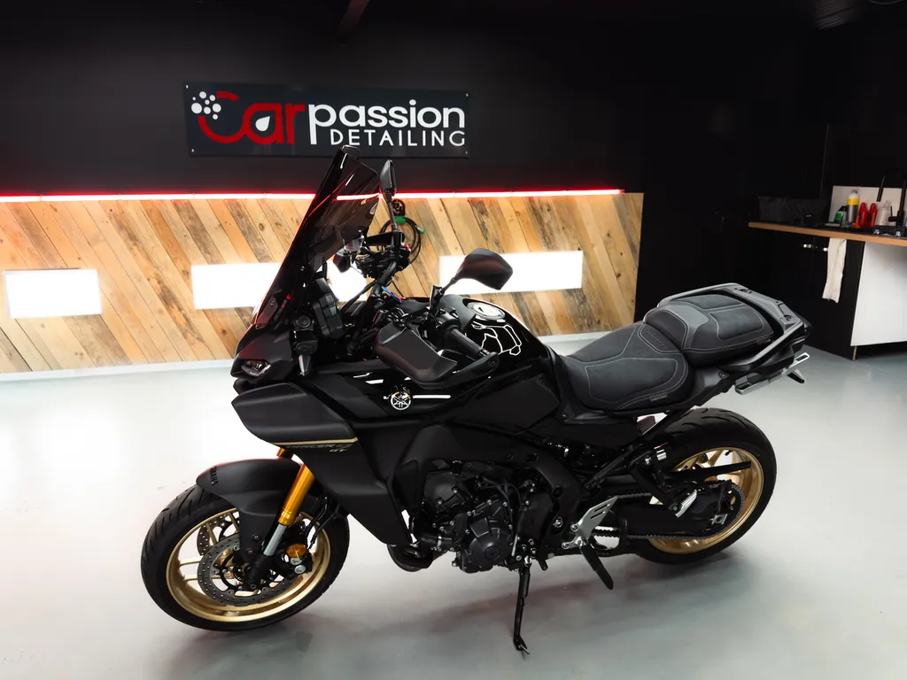 YAMAHA TRACER 900 GT AVEC UNE PROTECTION CERAMIQUE GTECHNIQ CHEZ CARPASSION DETAILING 