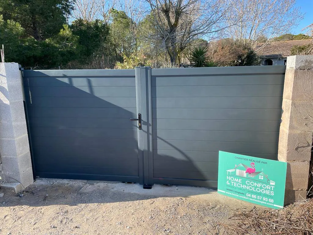 Installation d'un système autoporte avec portail en aluminium au Grau du Roi près de Saint Laurent d'Aigouze