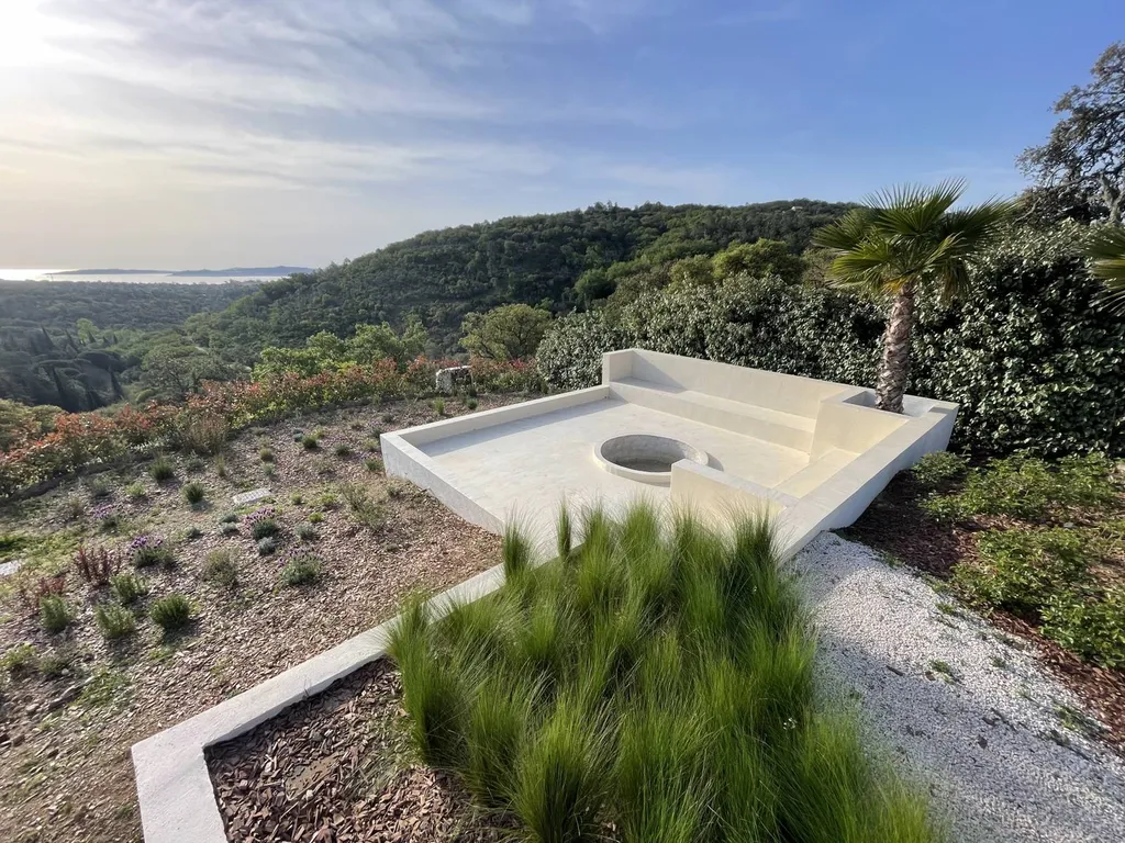 Aménagement extérieur en béton ciré taloché