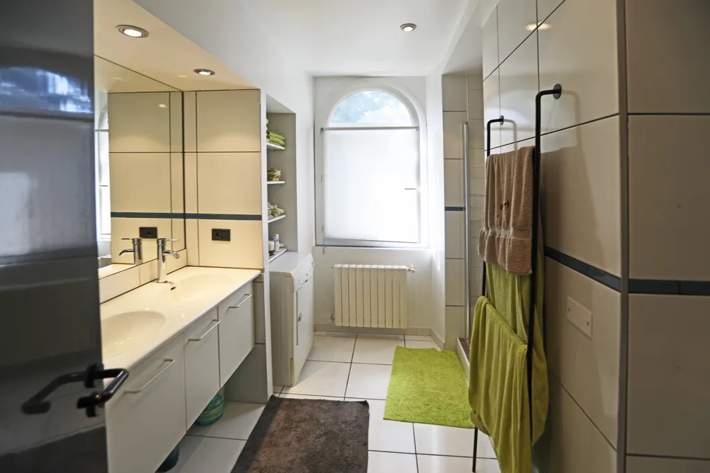 proche Avignon, bastide avec piscine et dépendances au coeur d'un superbe parc   