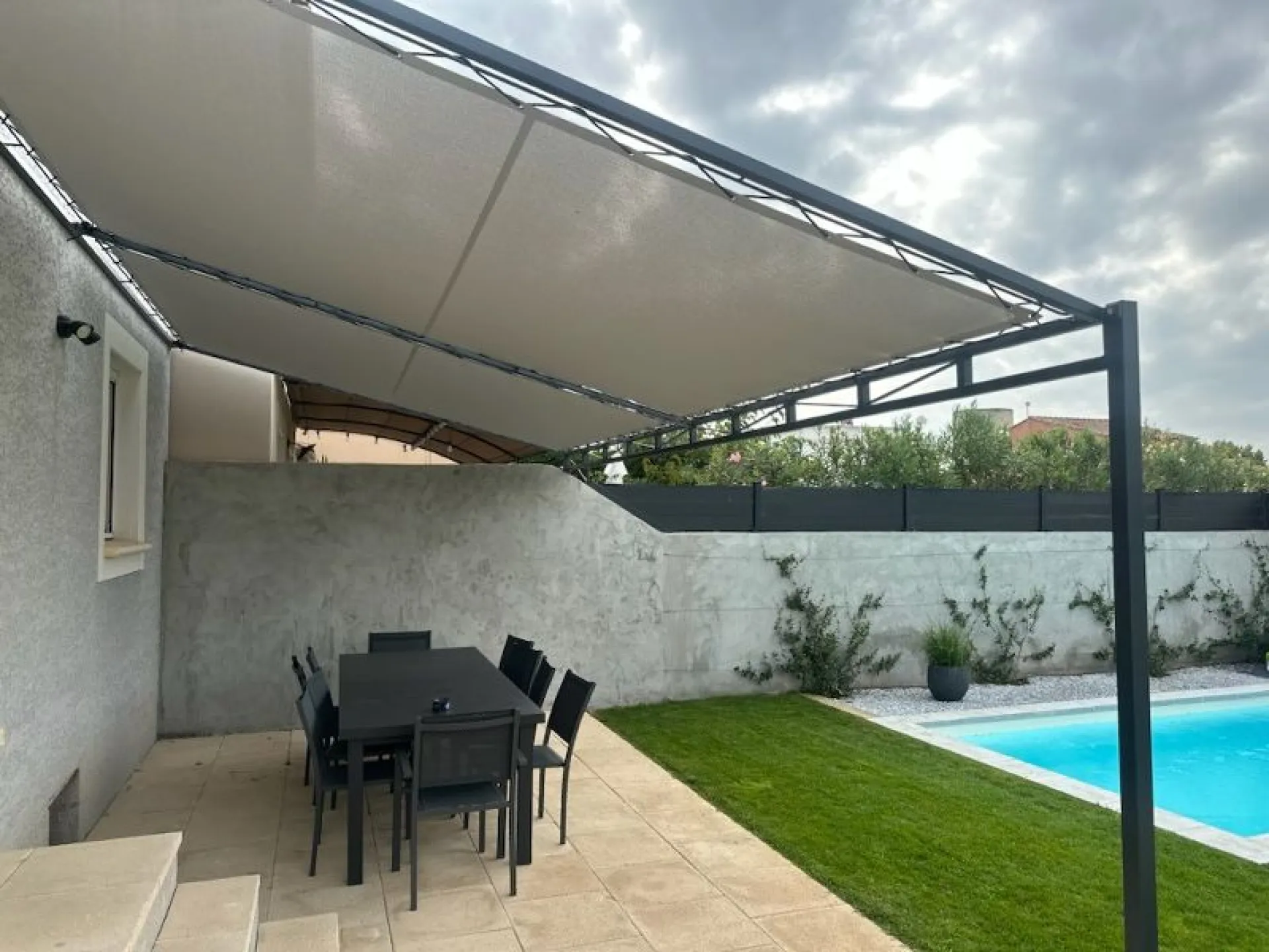 FABRICATION ET POSE PERGOLA EN FER FORGE SUR MESURE A MARTIGUES BOUCHES DU RHONE