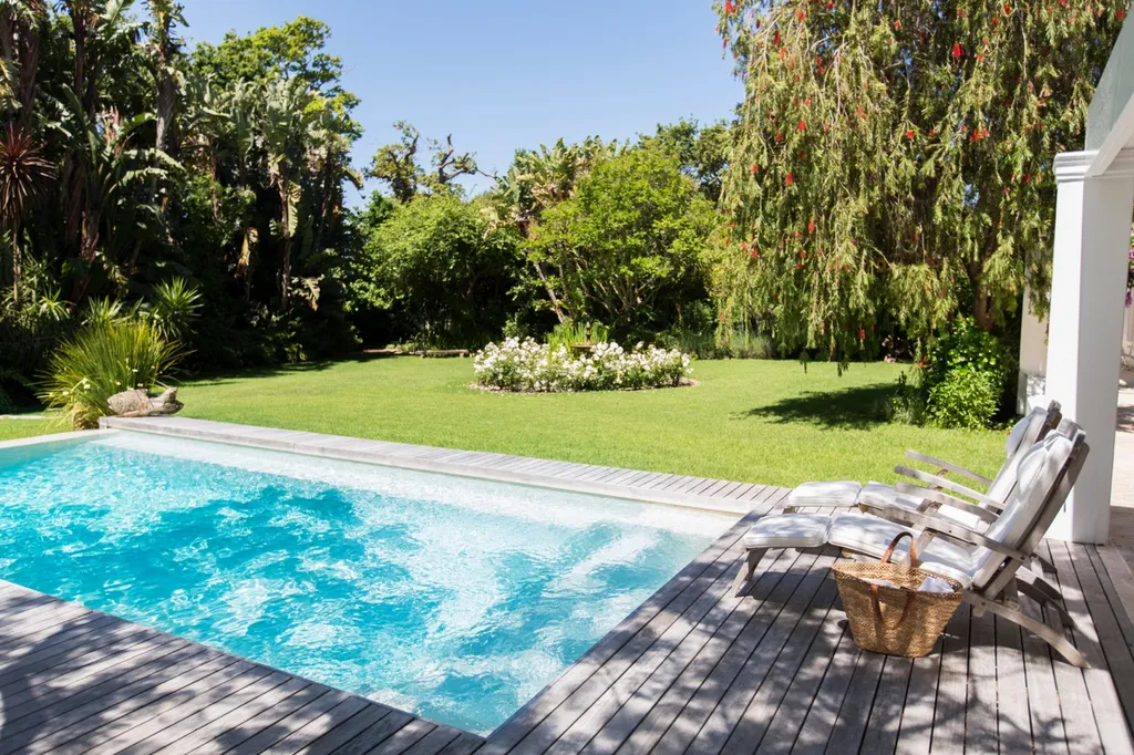 PRIX D’UNE RÉNOVATION DE PISCINE : CE QUI FAIT VRAIMENT VARIER LE BUDGET COTE BLEUE ET SES ALENTOURS