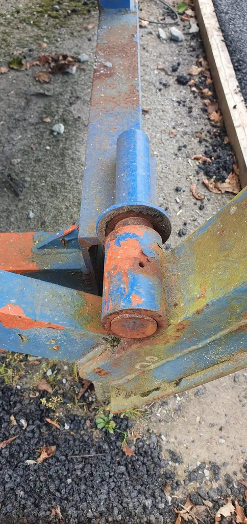 changement pièce métallique d'un quai de chargement à cestas