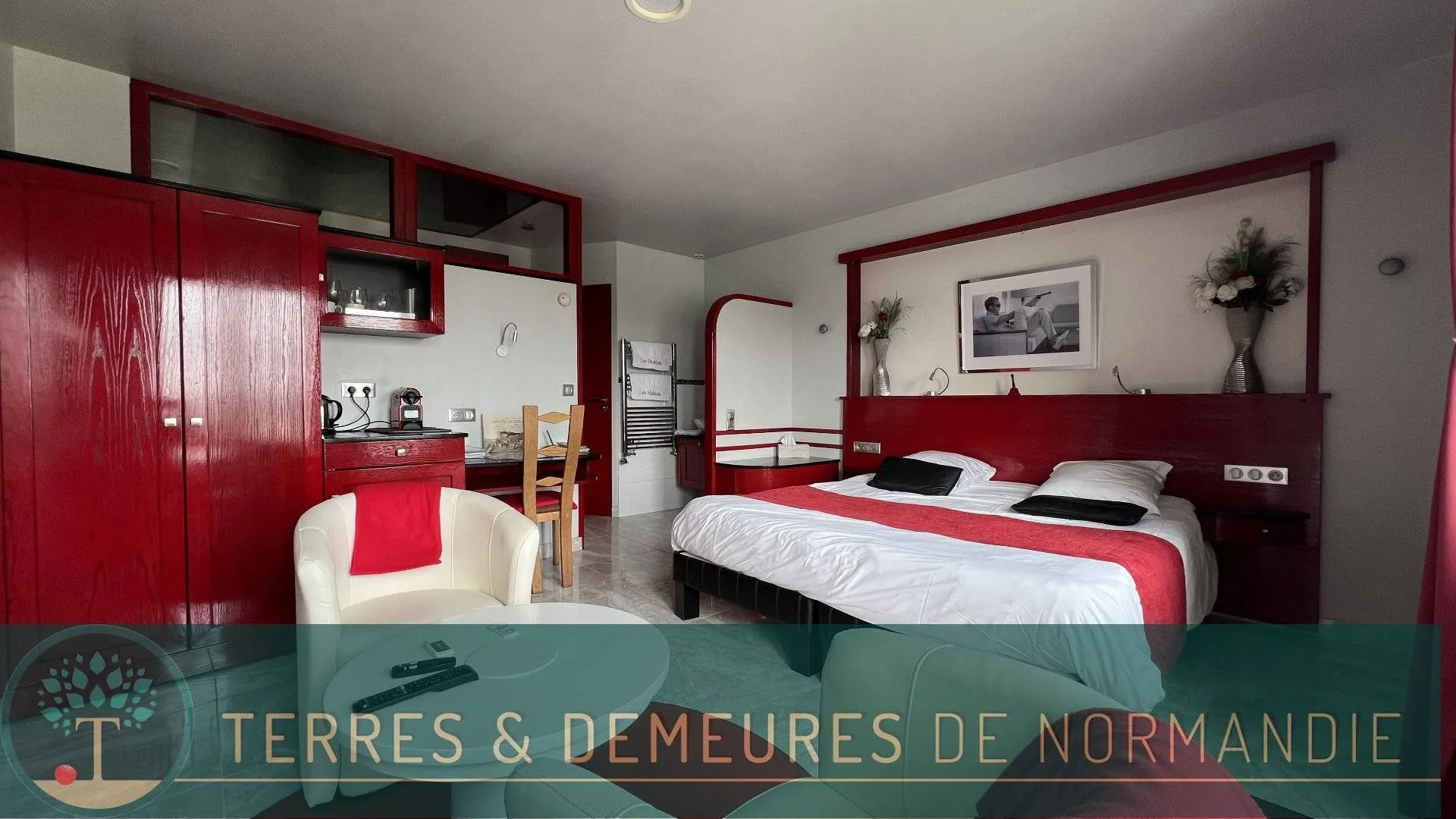 Maison d’architecte 131,5m² avec roof-top et vue panoramique mer, 4 gîtes, annexe à rénover, chalet et garages, idéale chambres d’hôtes au Tréport 76470.