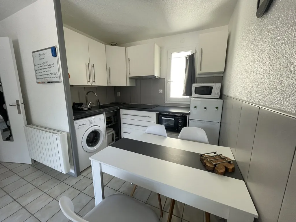 Appartement type 2 de 31m² bail meublé, dans résidence avec piscine et tennis et proche toutes commodités
