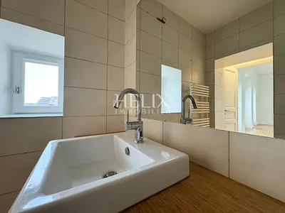 A vendre Le Pecq quartier Saint-Wandrille comme une maison pour ce joli appartement cinq pièces avec terrasses/jardin situé dans une petite copropriété à l'abris des regards.