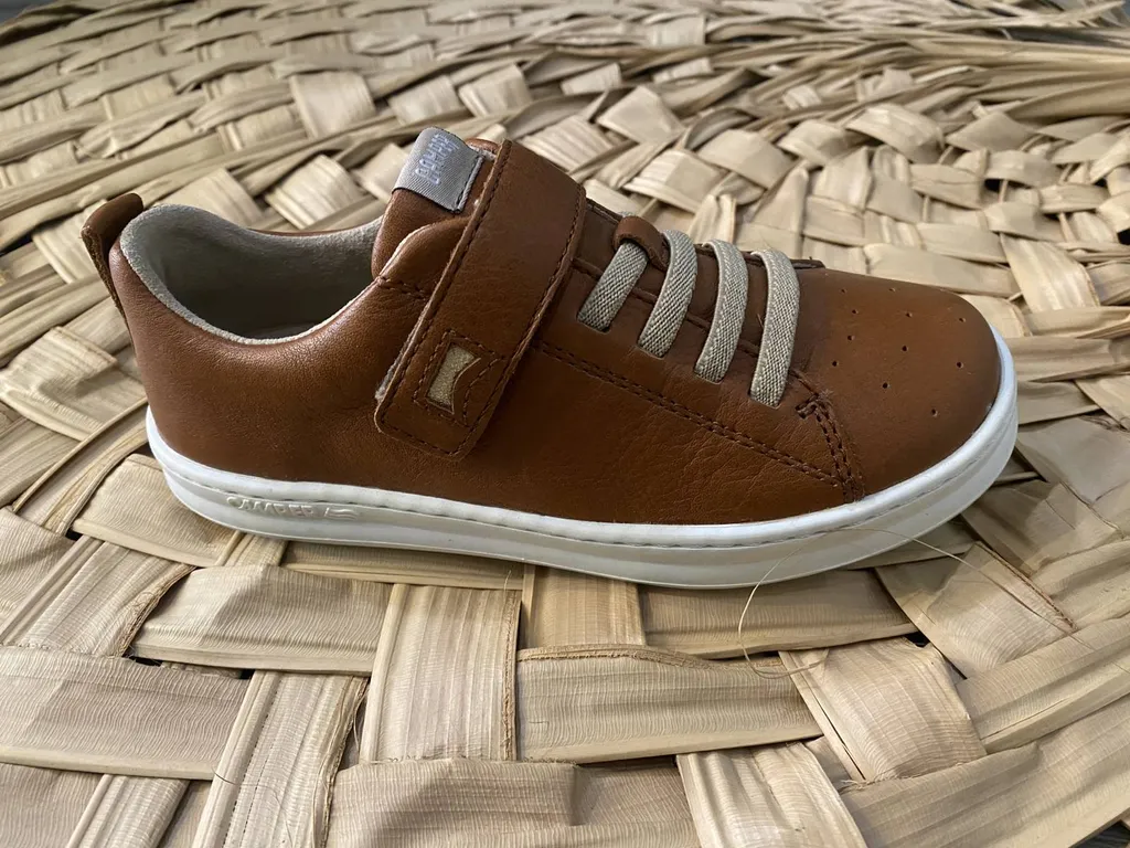 chaussures basse pour garçons près de Saint Emilion