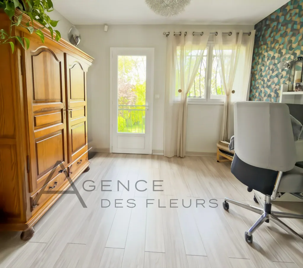 A vendre, propriété de charme de 202 m² édifiée sur un terrain de 3952 m² sur la commune de FRENEUSE 76410