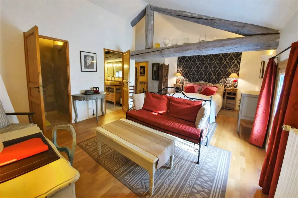 ferme provençale du 19ème siècle au coeur de la campagne gardoise   