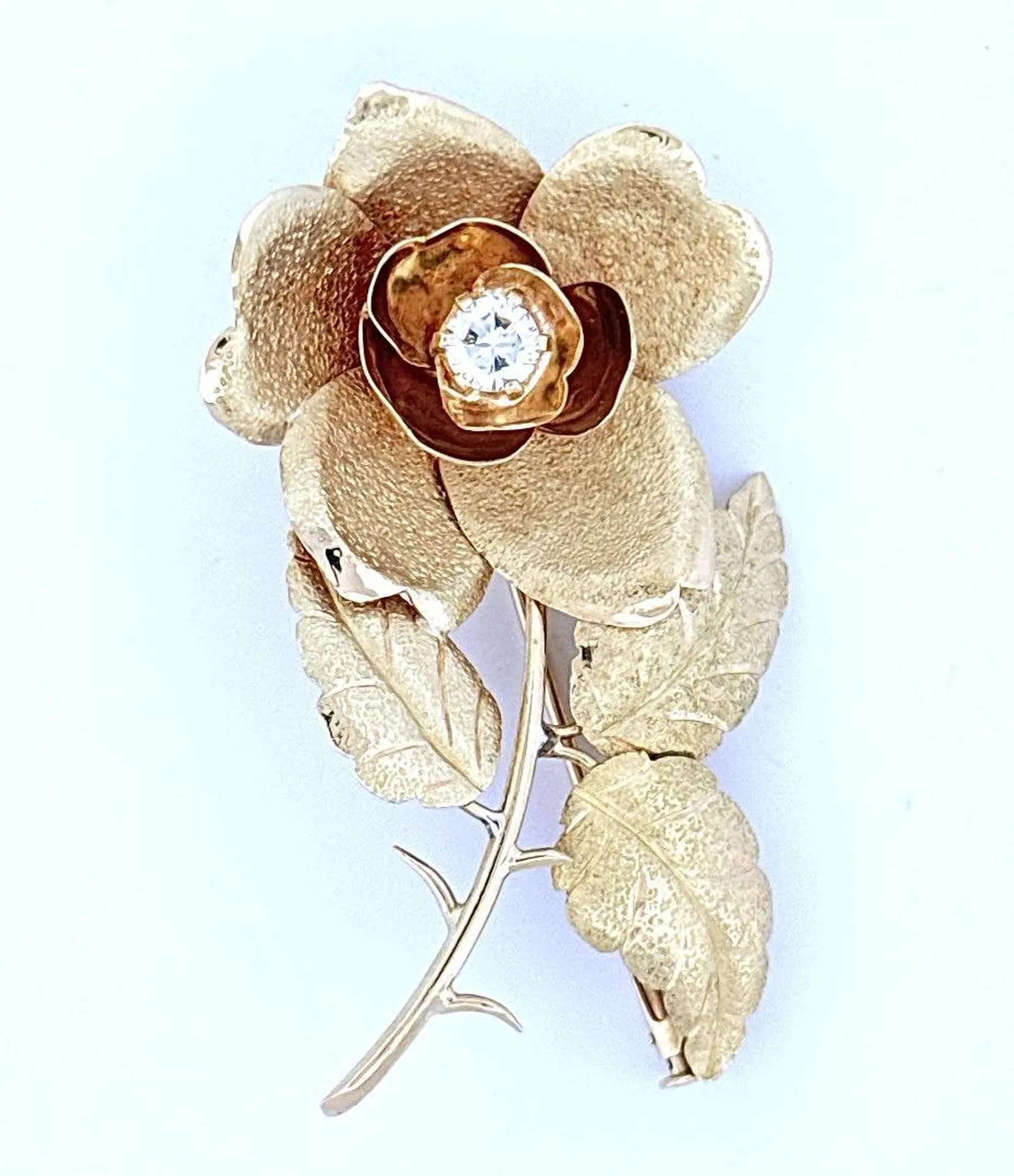 Trésor à transmettre – Broche Fleur Or et Diamant, style ancien Bijouterie Or Ligne près de Bordeaux