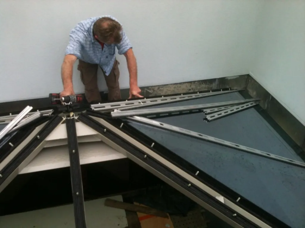Réalisation d'un Puits de lumière type plancher en verre à Salon de Provence