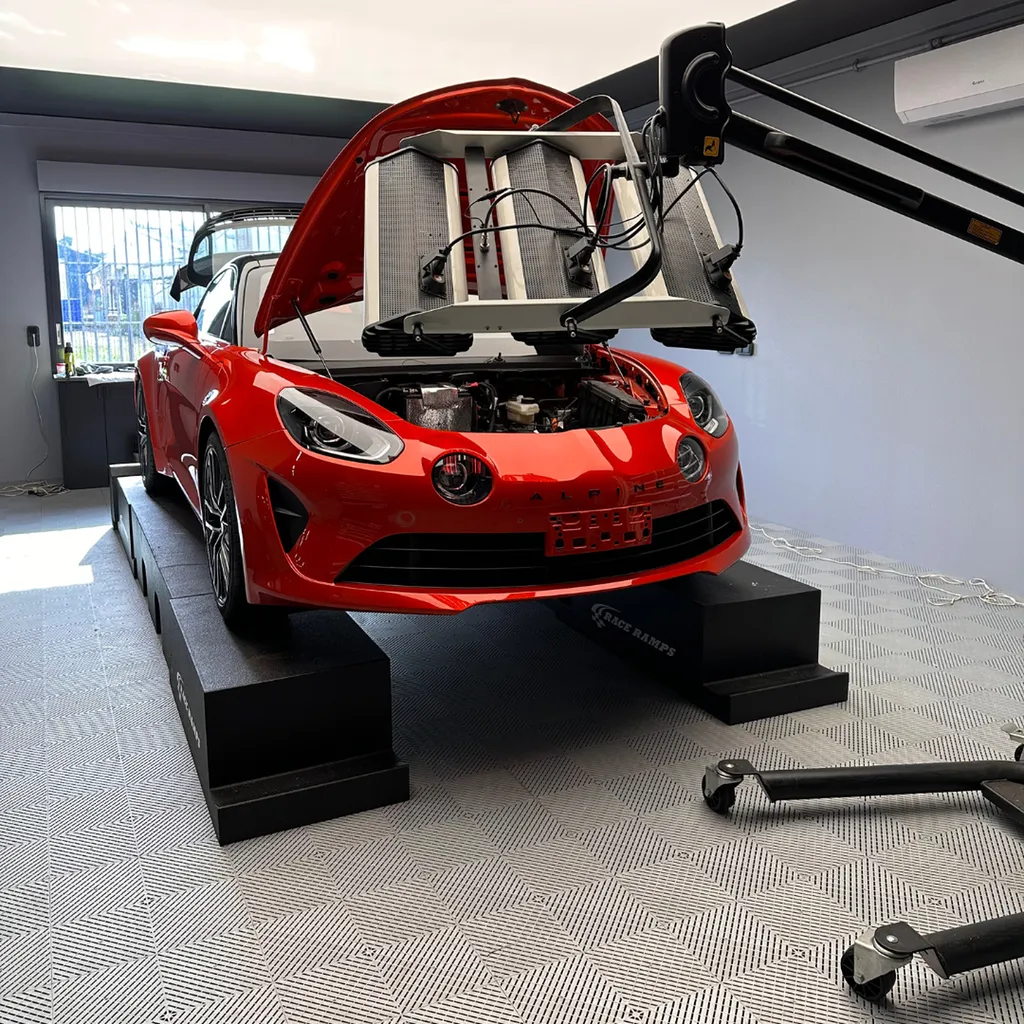 Pose d'un film PPF Skyfol sur une Alpine A110 S au Mans