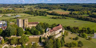 Vue authentique d’Excideuil en Dordogne, parfaite pour illustrer l’estimation professionnelle de votre camping‑car.