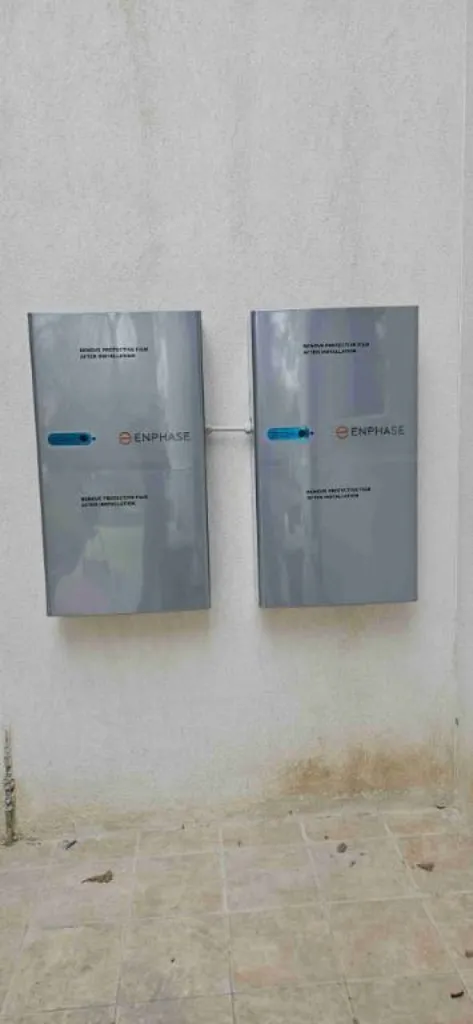 Pose de deux Batteries de stockage Enphase pour être autonome en électricité