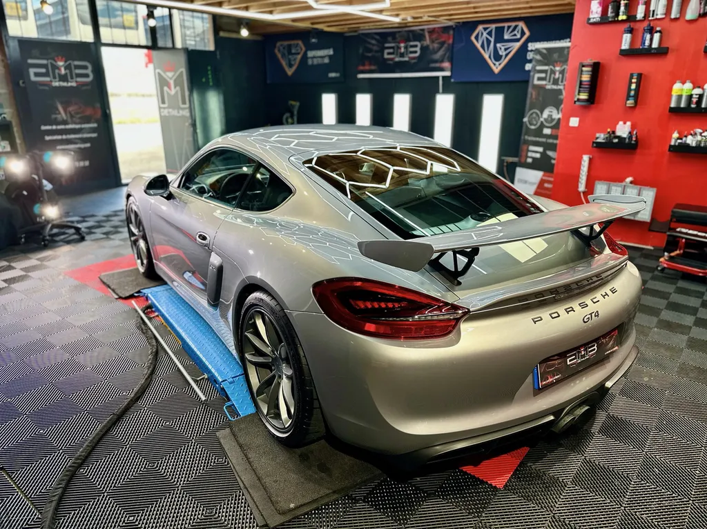 Protection carrosserie sur Limonest spécialiste porsche GT4