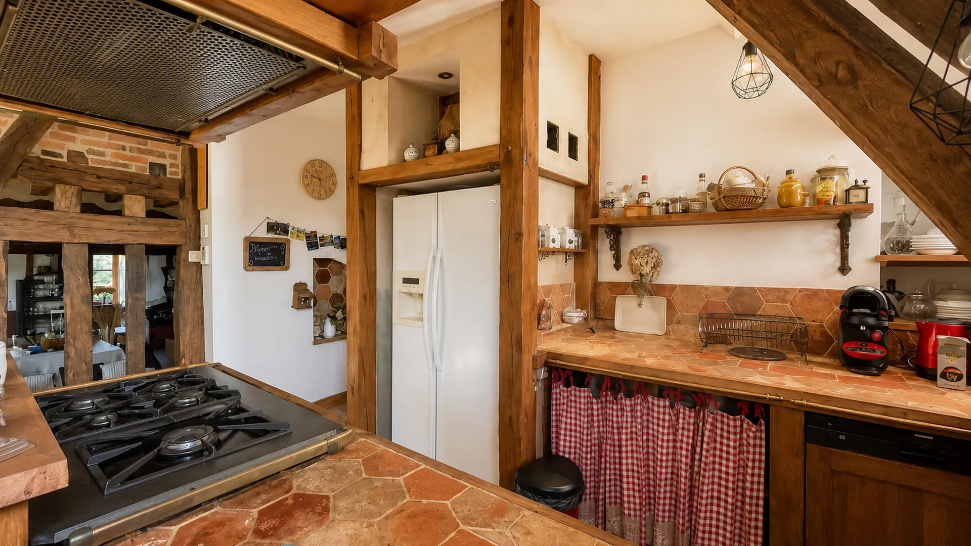 Ancien pressoir du XVIIIe siècle composée de 2 habitations, rénové sur 230 m² sur un terrain arboré de 1 439 m² à Bures-en-Bray, 76.