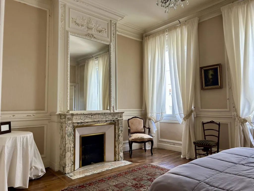 Acheter une Maison Bourgeoise  à BORDEAUX  Chateau Labottière /Jardin Public  proche Barrière du Medoc Double Garage Jardin Piscinable sous-sol 100M2 Prestations anciennes