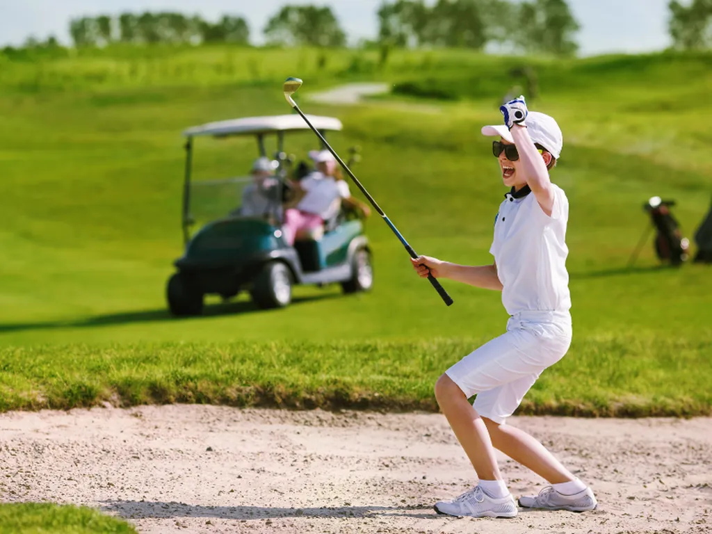 Stages sportifs et linguistiques pour enfants au Paris Country Club pendant toutes les vacances scolaires 2026 à Saint-Cloud