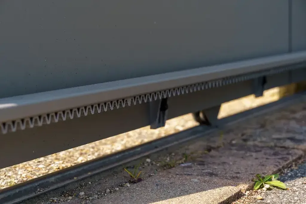 Installation de portail Coulissant sur rail en Corse