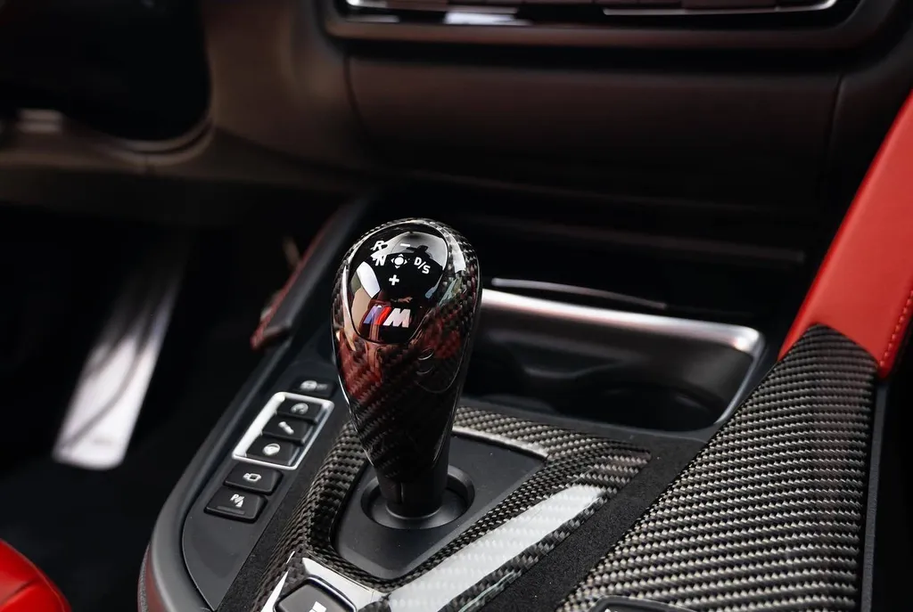 Remise à neuf de la carrosserie d'une BMW M4 à Lyon