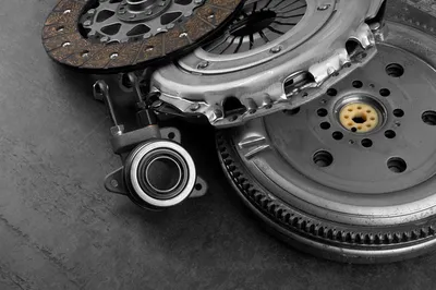 Faire remplacer le kit d'embrayage et le volant moteur pour restaurer la transmission de votre auto à Arles et Tarascon