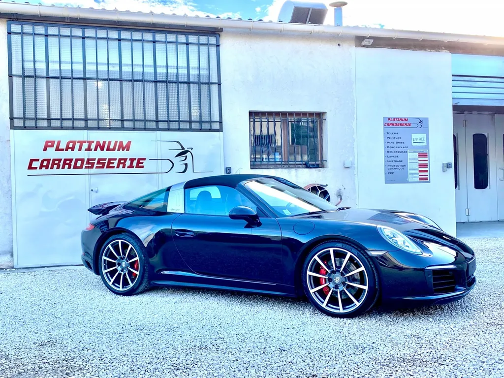 Travaux de peinture sur Porsche 991 Targa réalisés dans notre atelier de carrosserie à Carnoux pour une finition constructeur garantie