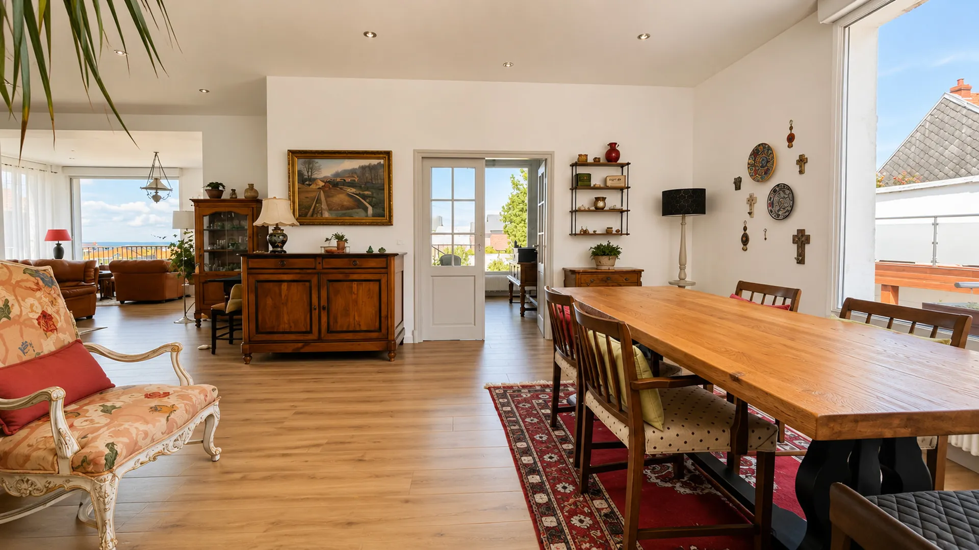 VUE MER - maison de 269m² habitables et 4 chambres, édifiée au coeur du Tréport, Normandie 76.
