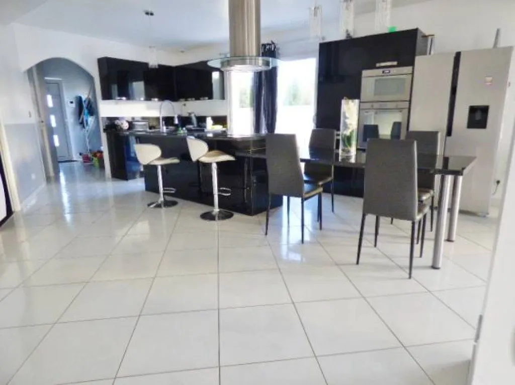 Vends contemporain 4 chambres avec 1 rdc proche caudebec lès elbeuf 76320