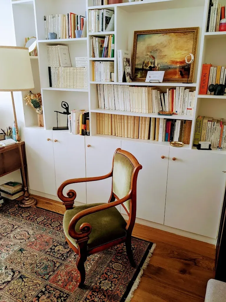 Le docteur Marine Bontemps vous reçoit à sa consultation au 93 rue de Maubeuge 75010 Paris pour engager une psychothérapie ou une psychanalyse afin de régler ce qui vous fait souffrir.