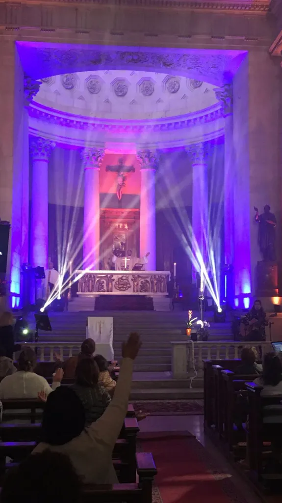 Prestation à l'église Saint-Louis à Toulon Var