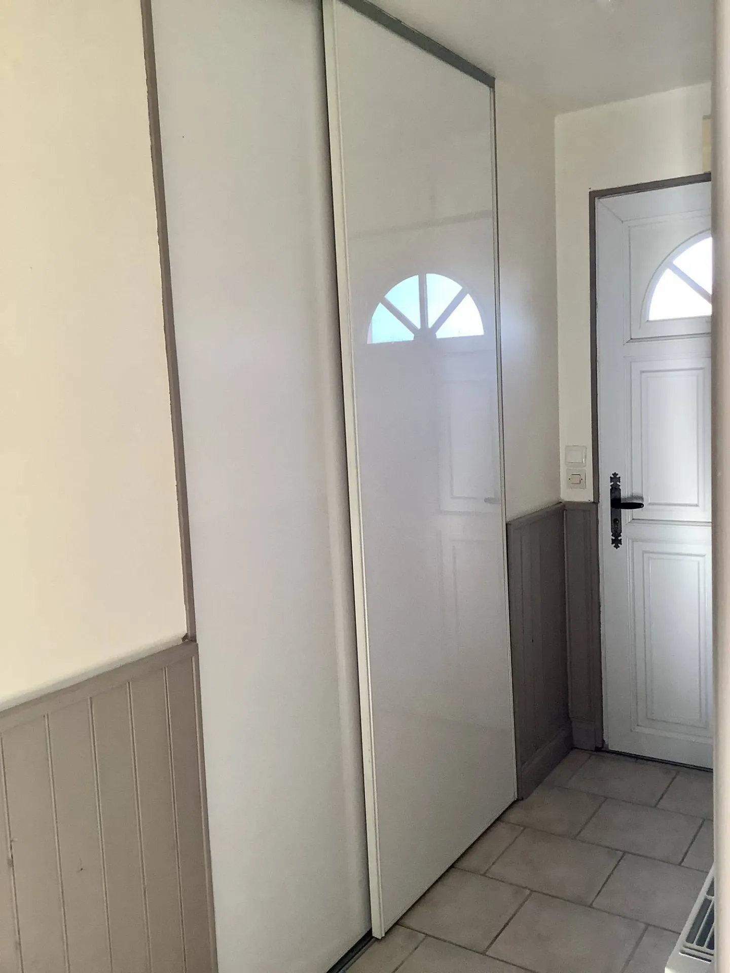 Une entrée avec placards