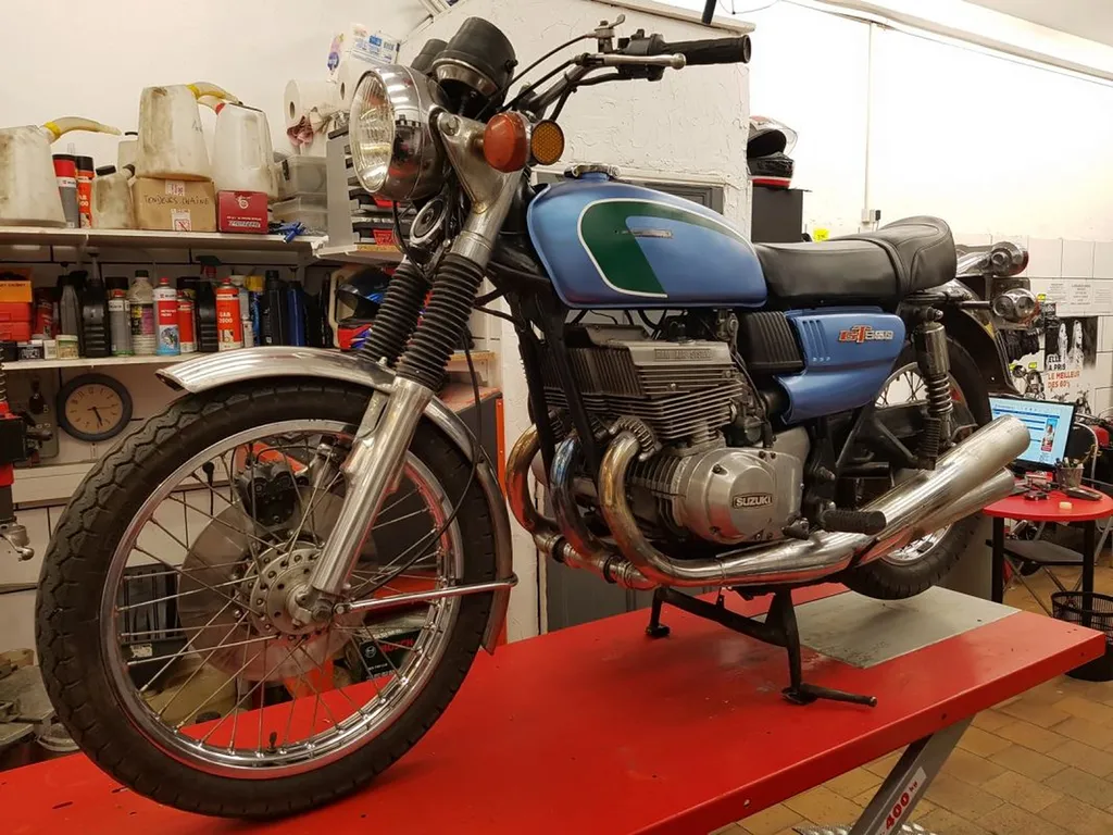 SUZUKI GT550 1971 LA SEYNE SUR MER