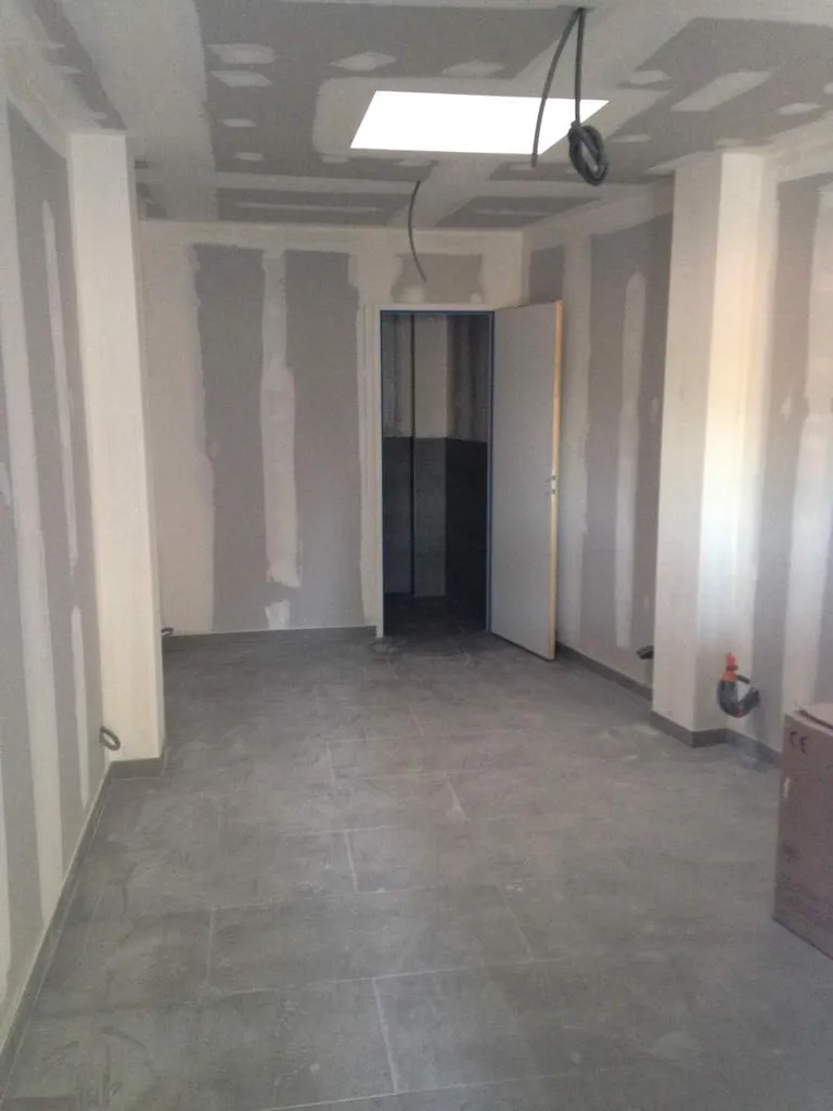 Rénovation d'un local commercial Salon de Pce