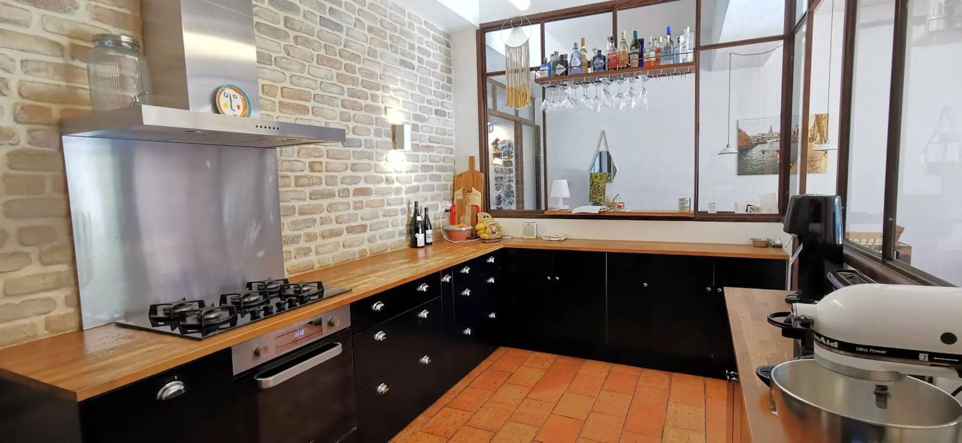 A vendre rez-de-villa T4/5 Cassis  avec terrasses, piscine et garage à 3 kms du port