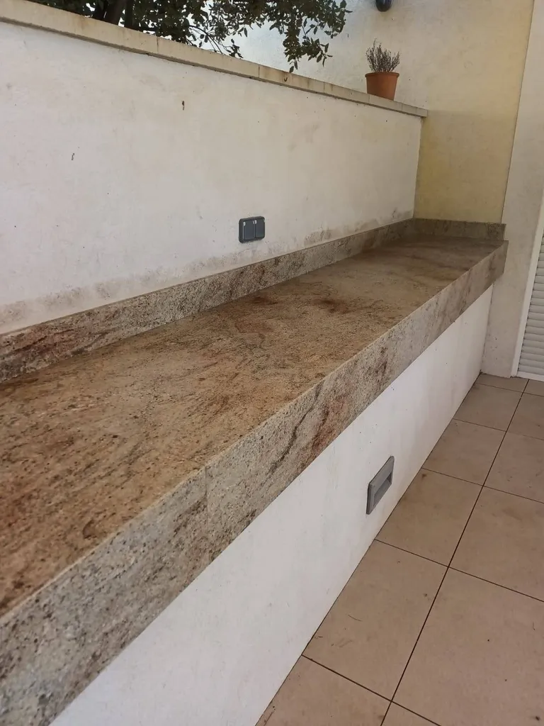 Plan de travail sur-mesure en Granit Storia Gold à Lamanon