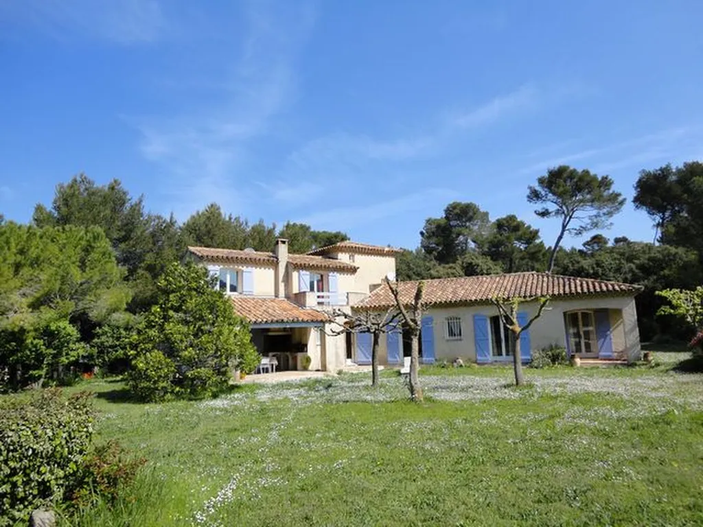 roquefort la bédoule mas provencal facade 2