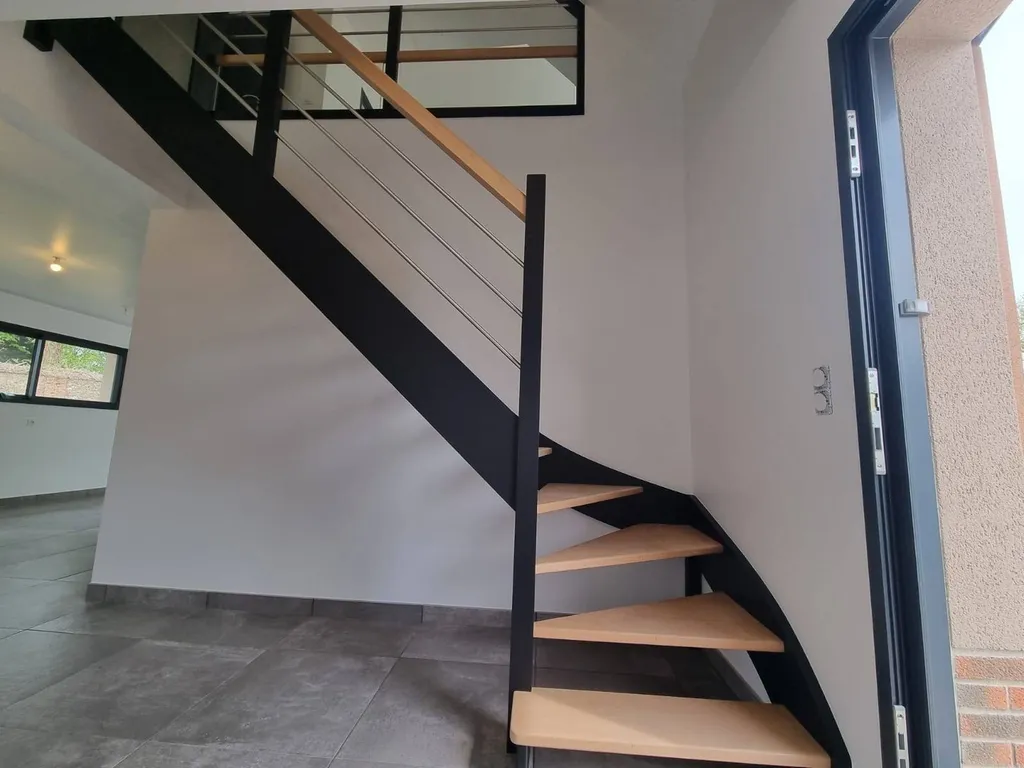 Coût pour mise en peinture d'un escalier bicolore à le HAVRE près d'Etretat